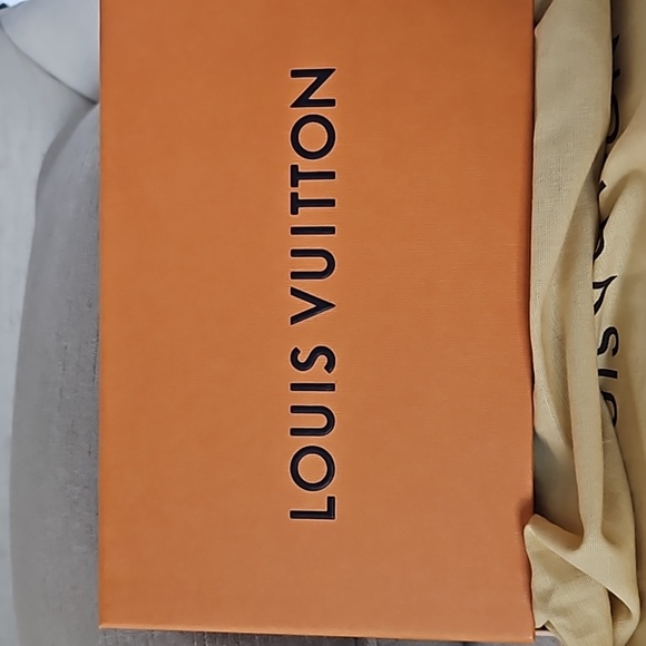 Louis Vuitton Epi Pouch - Picture 16 of 16